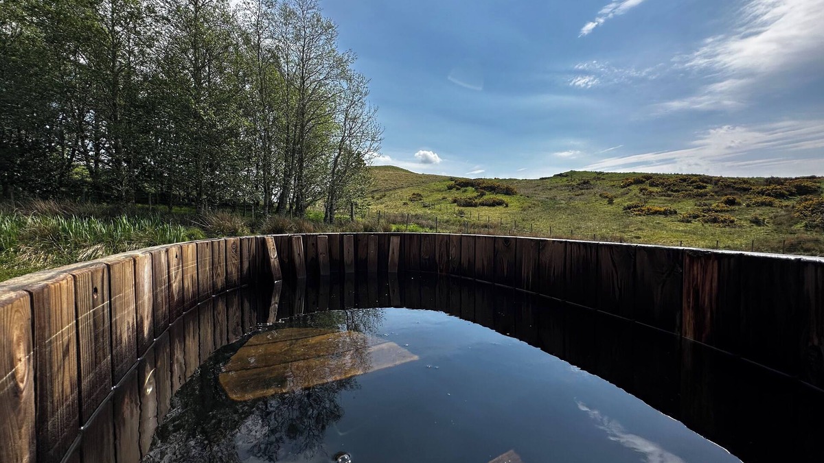 Taynuilt Cottage | Cottage with log burner and wood fired hot tub at Ballimore Farm Estate