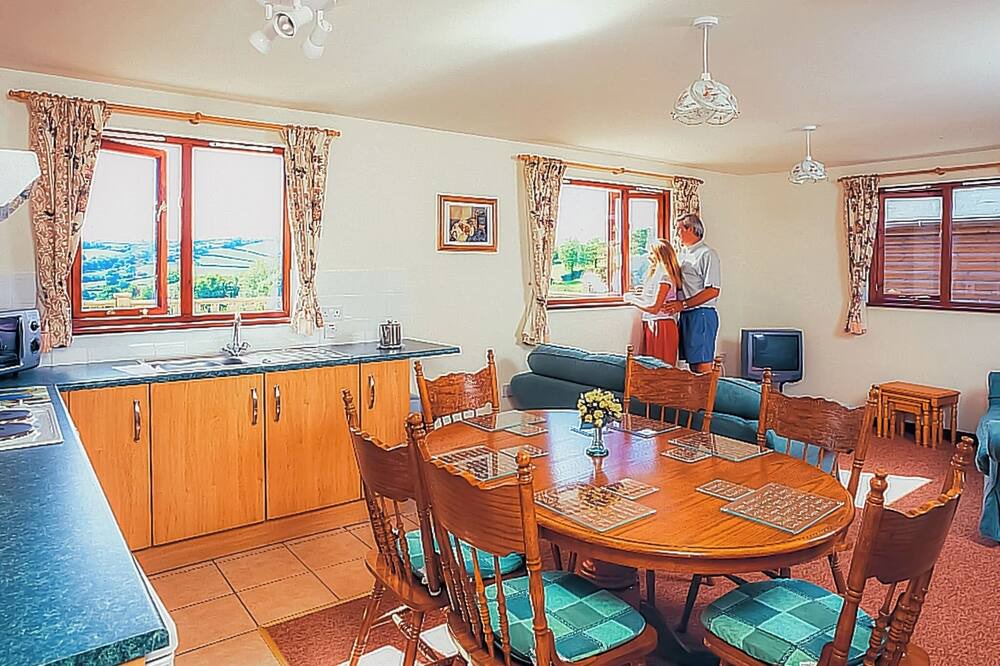 Llanybri Cottage | Cottage with one double and two twin.