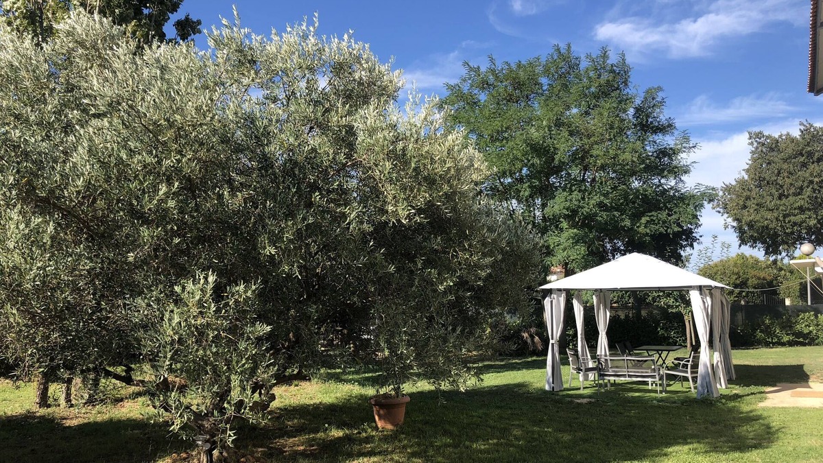 Saint-Gilles Apartment | Cottage with Pool, Fenced Garden – Pets Welcome