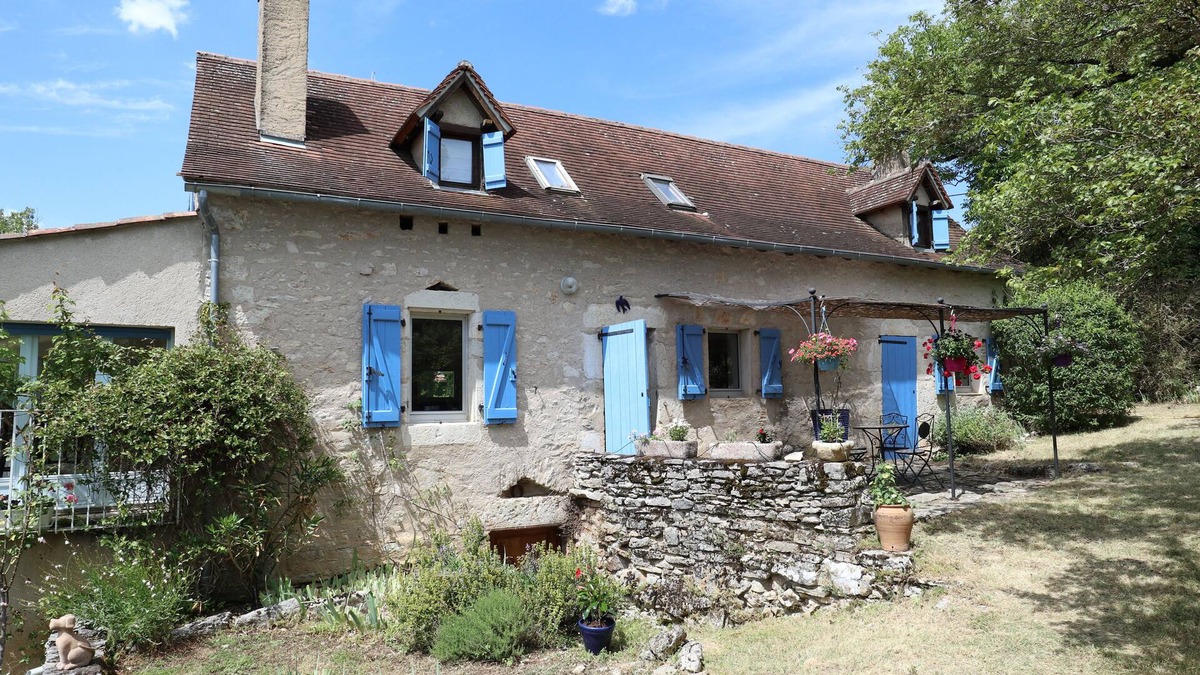 Montbrun Cottage | Cottage with pool - panoramic views over the Lot Valley with WiFi