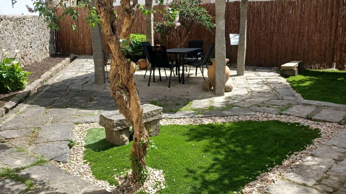 La Adrada House | Cottage with private garden, air conditioning and barbecue. Pets are allowed.