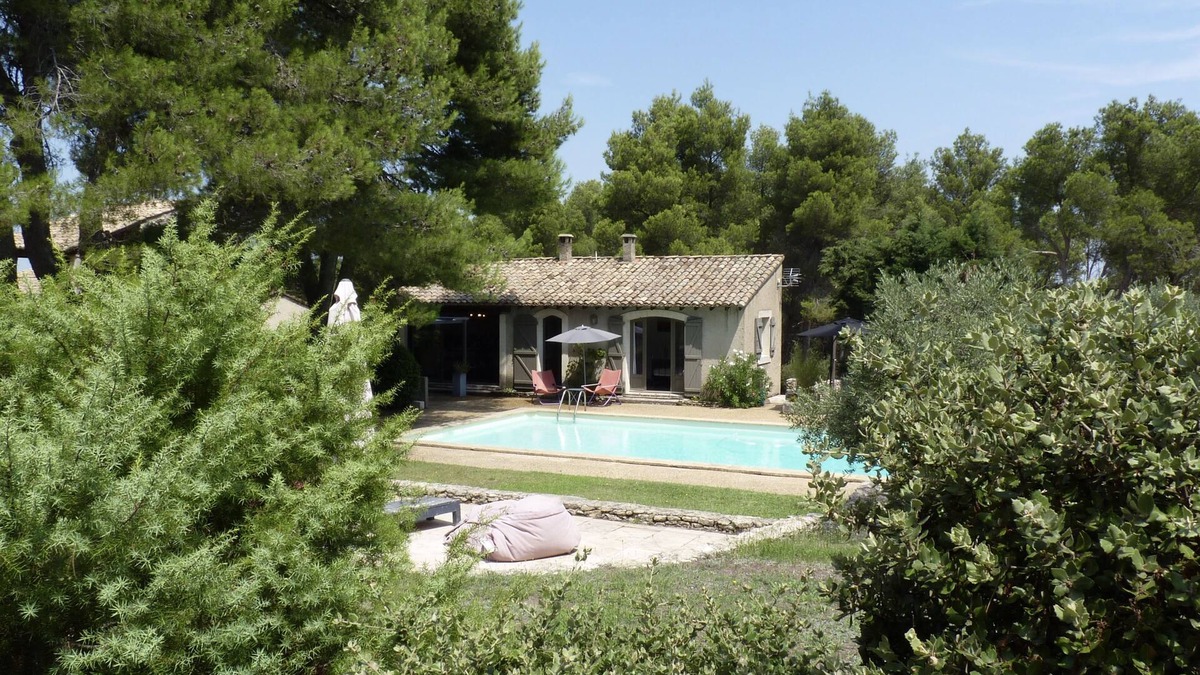 Eygalieres House | Cottage with Private Pool, Hot Tub and Peaceful Garden