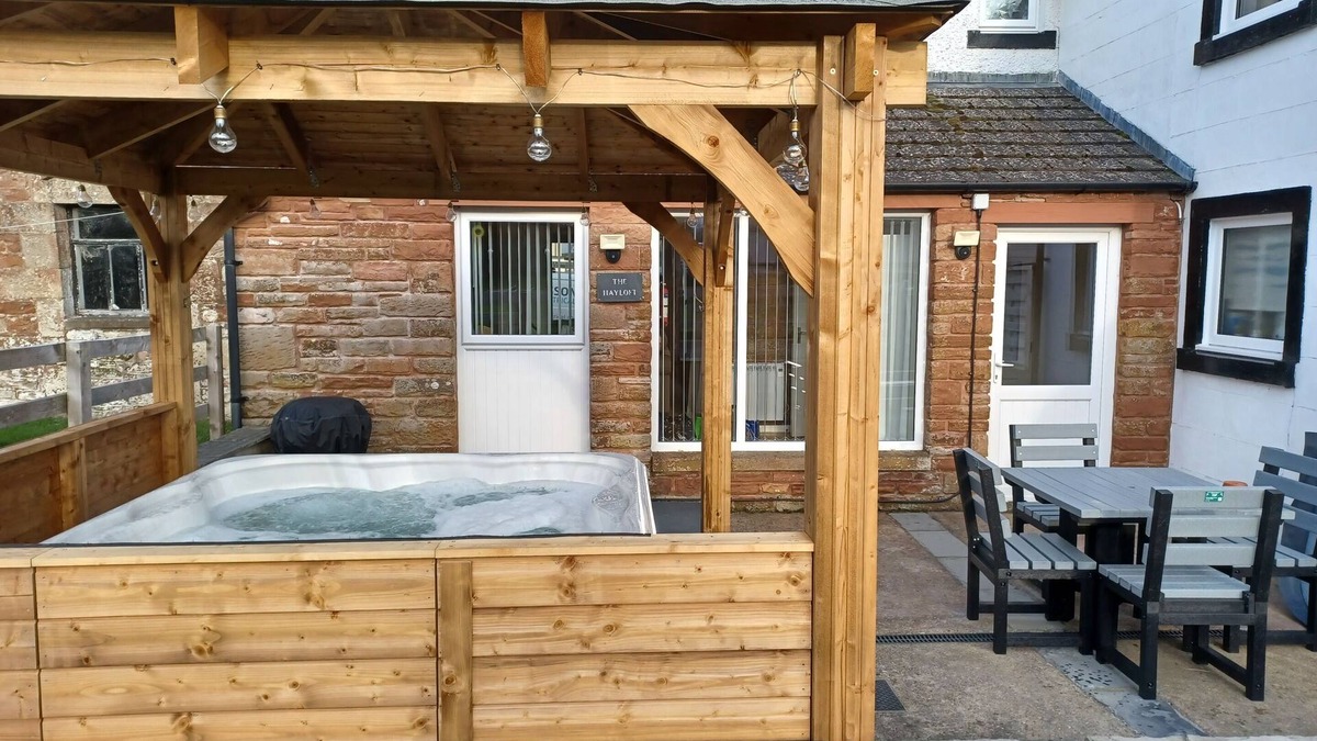 Welton Cottage | Cottage with private hot tub