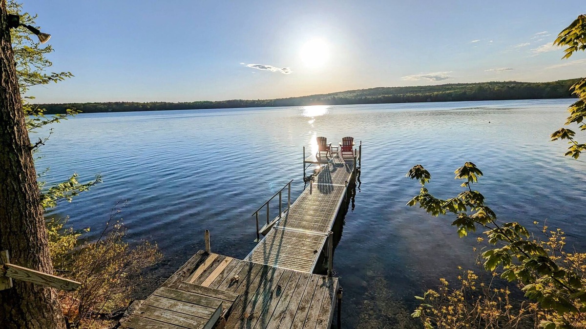 Deerfield Cottage | Cottage with Private Dock on Pleasant Lake Deerfield, NH
