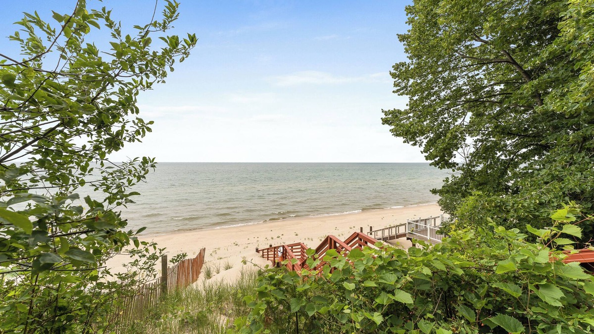 West Olive House | Cottage with Private Lake Access! Short distance to town