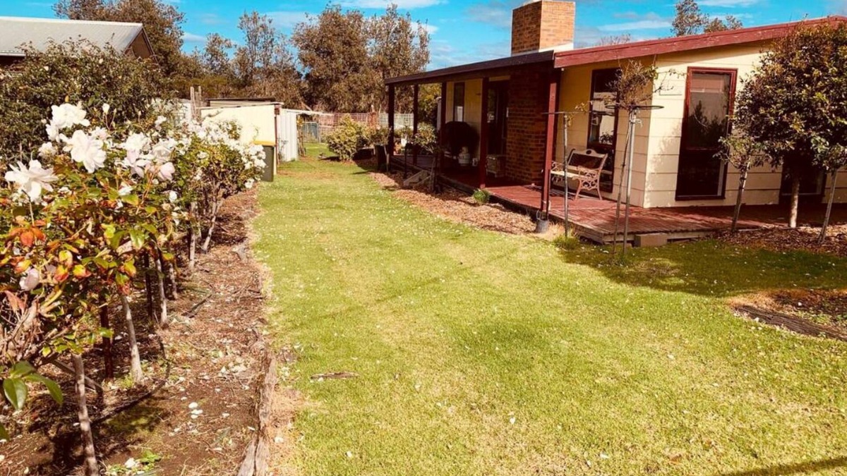 Woodside Beach Cottage | Cottage with spa and beach nearby