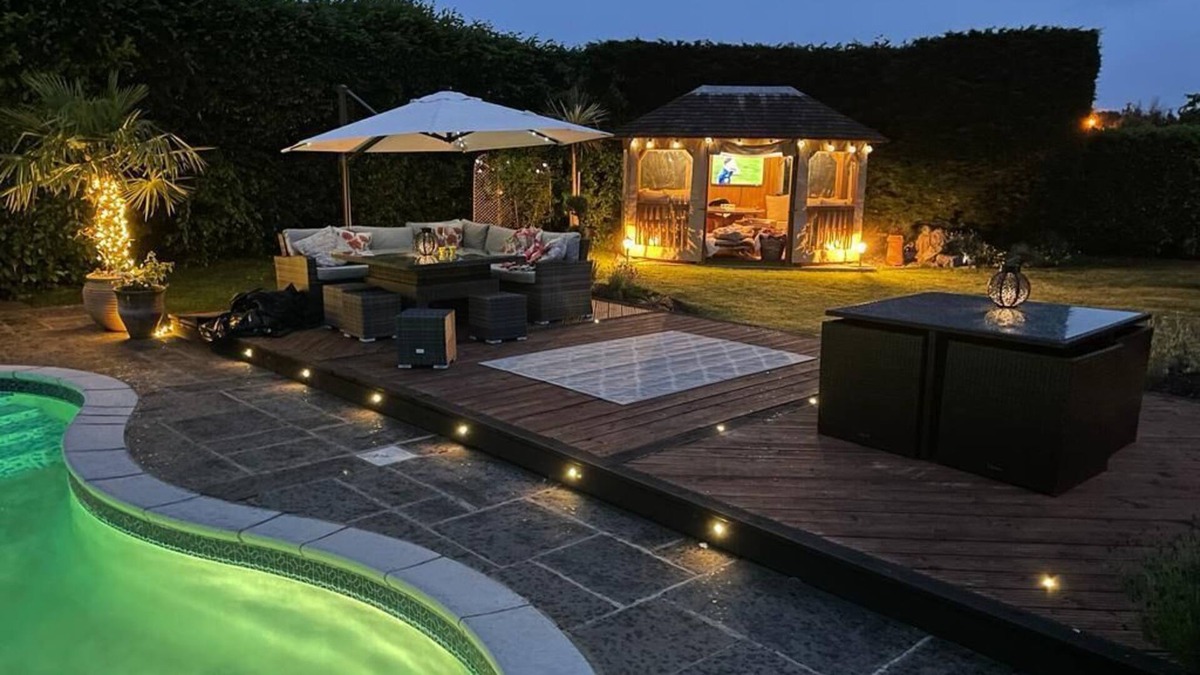 Marks Tey Cottage | Cottage with Swimming Pool and large outdoor Space. 50 mins from Central London