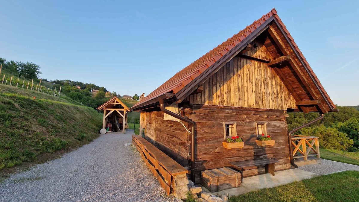 Trebnje Cottage | Cottage with whirlpool and sauna