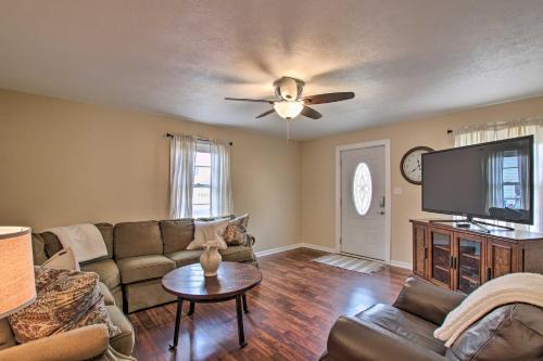 Ste Genevieve House | Cottage with Yard, Walk to Historic Attractions