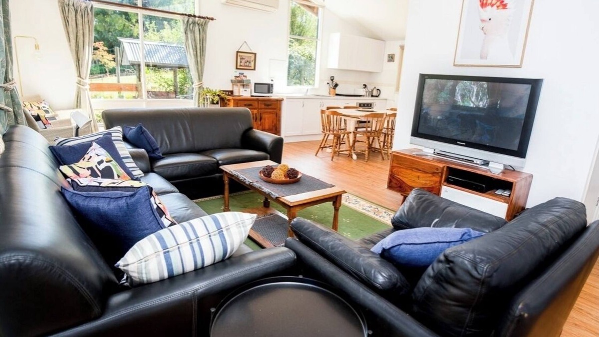 Don Valley House | Cottage-Yarra Valley-10 Acres-Breakfast Inc-15 Mins From Healesville & Warburton