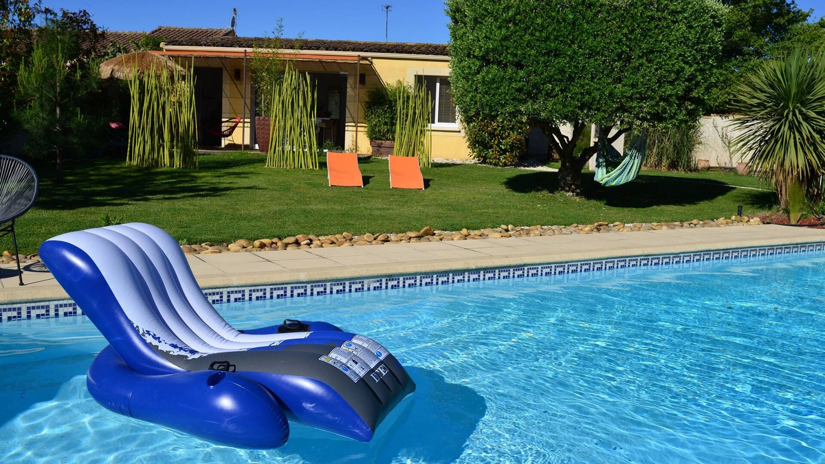Bouillargues Cottage | cottage ZEN 2 people in village near Nimes air conditioning swimming pool garden