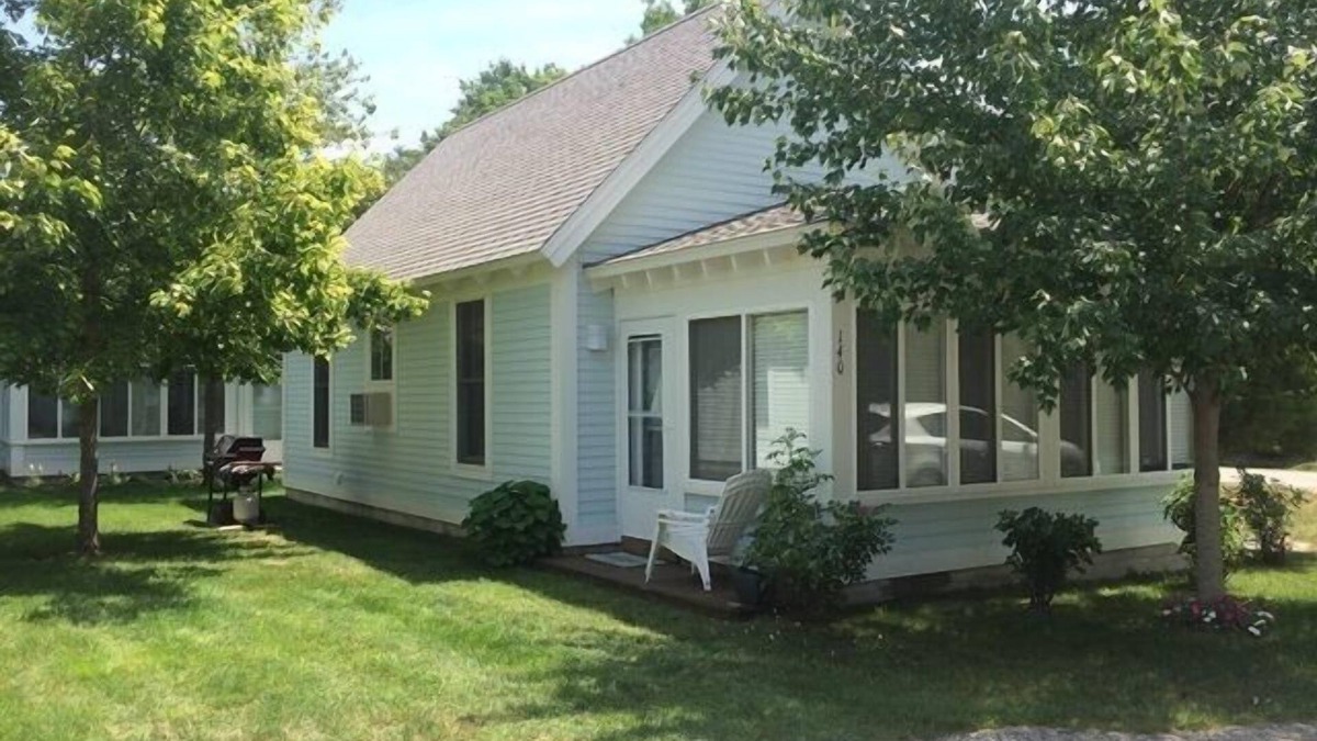 Summer Village Cottage | Cottages at Summer Village, fully furnished cottage, Wi-fi, heated pools, hot tub