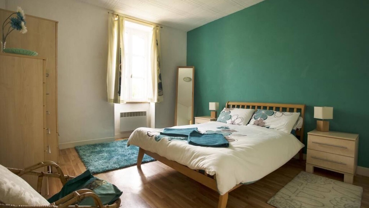 Renaze Apartment | Cottages in the countryside with above ground pool and 5 hectares of land