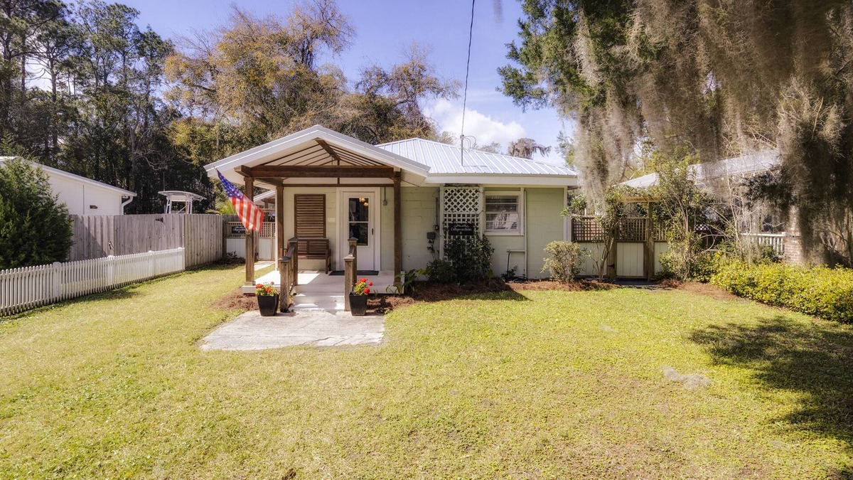 St. Marys Cottage | Cottages on Norris Unit B DOWNTOWN PET FRIENDLY