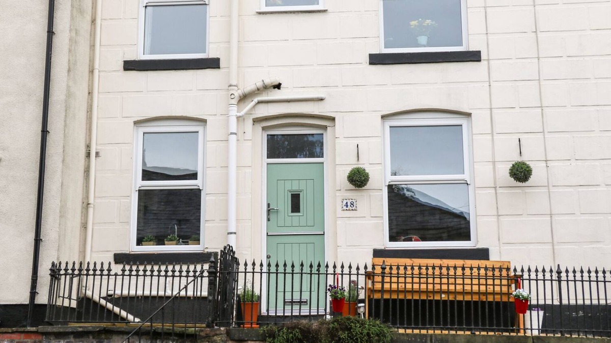 Littleborough Cottage | COTTONGRASS COTTAGE, pet friendly, with a garden in Littleborough