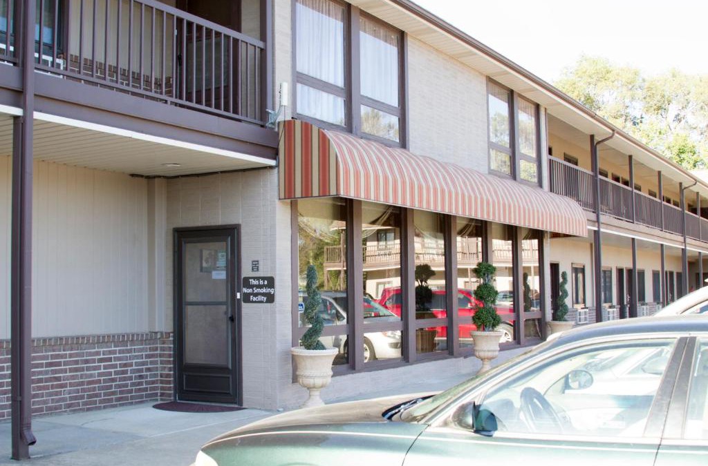 Phillipsburg Hotel | Cottonwood Inn & Suites