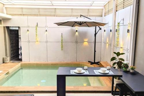 Sleman Villa | Cottonwood Villa Kuantan Jogja - Pool Netflix Gym