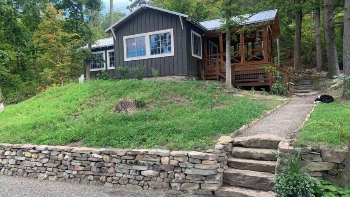 Hammondsport Cottage | Cotttage Core on Keuka