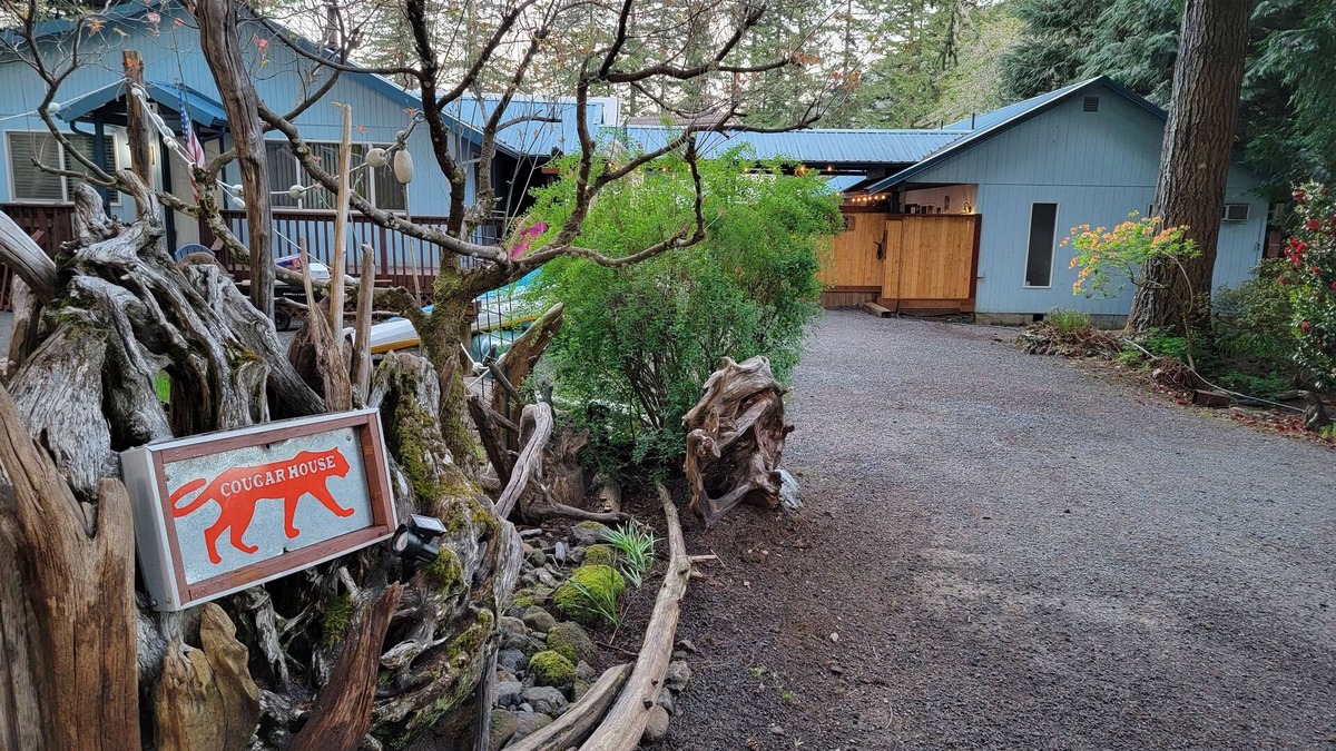 Cougar House | COUGAR House -Mt St Helens/Yale Lake Retreat