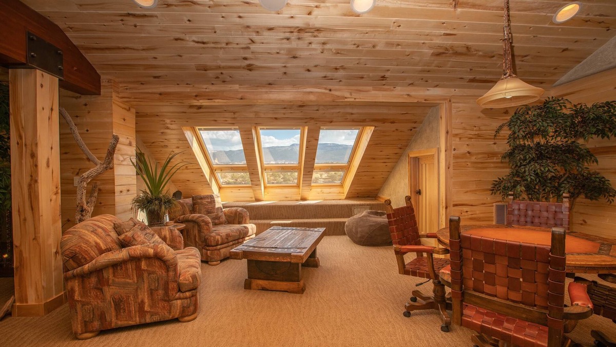 Torrey House | Cougar Ridge Resort, LLC