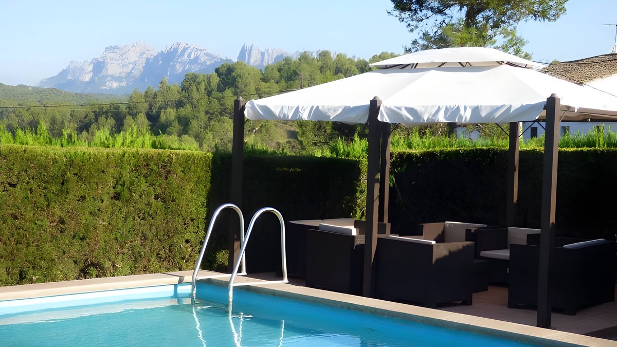 Sant Salvador de Guardiola Apartment | Country House 'Set Rengs 1' with Mountain View, Shared Pool and Wi-Fi