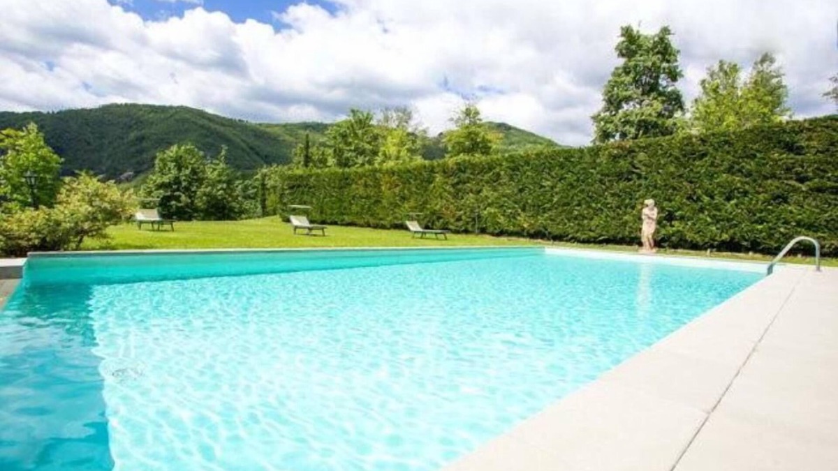 Castelnuovo di Garfagnana Villa | Country villa in Garfagnana with pool, free wifi internet, large property around