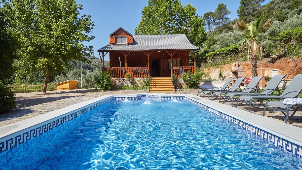 Villanueva del Arzobispo Cottage | Country House 'Casa De Madera El Vado' with Mountain Views and Air Conditioning