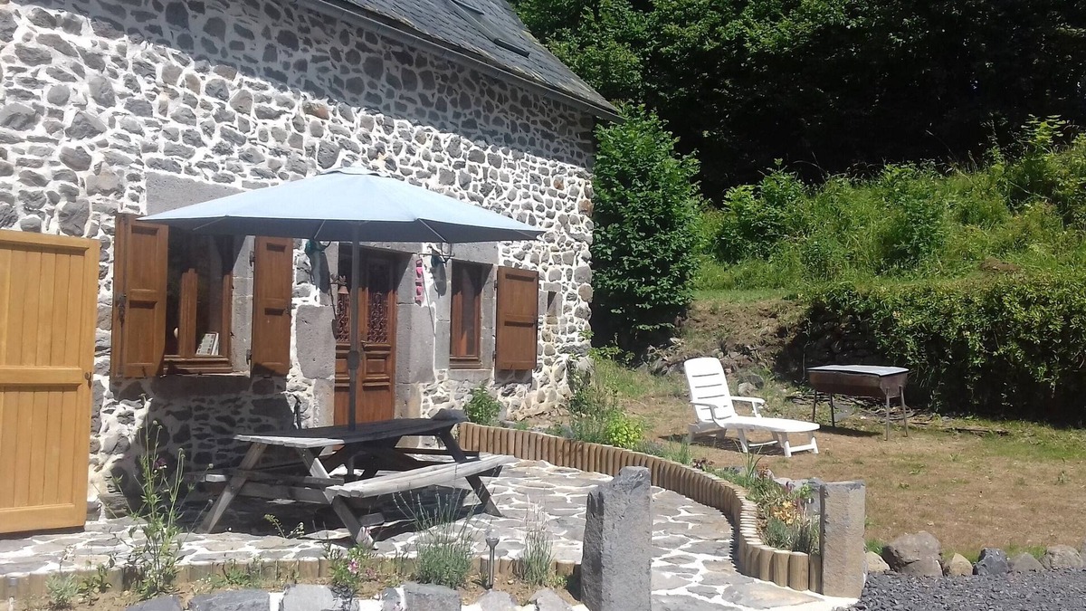 Egliseneuve-d'Entraigues House | Country Cottage/Gite - EGLISENEUVE D'ENTRAIGUES