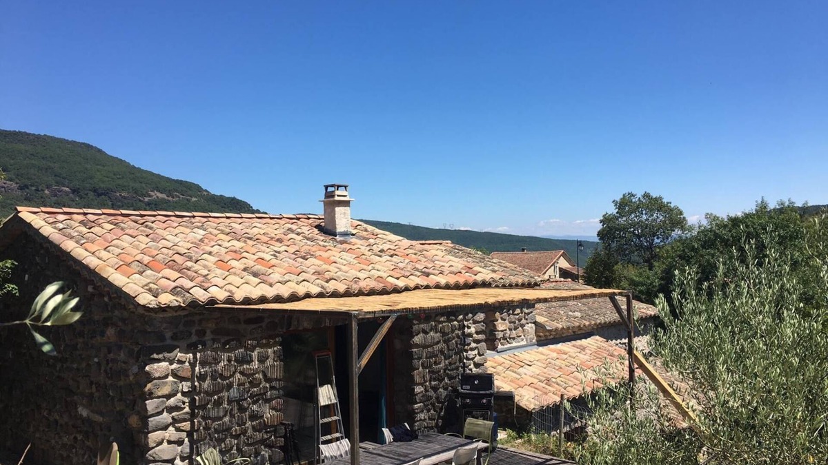 Saint-Martin-le-Superieur House | Country house with terrace, gardens and fields!