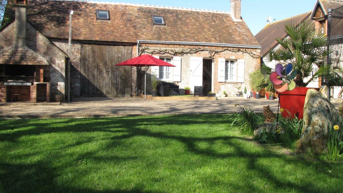 Saint-Nicolas-des-Motets Cottage | Country Cottage Near Loire Chateaux, Garden & Family-Friendly Amenities