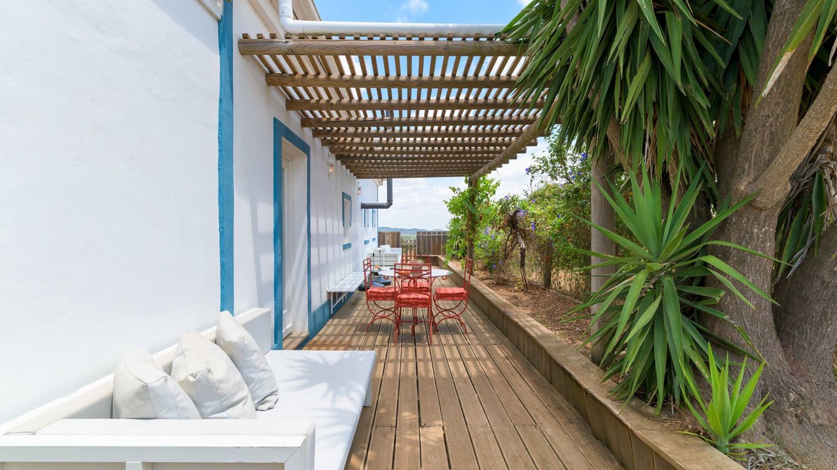 Santa Margarida da Serra Cottage | Country House with Private Terrace, Private Garden and Wi-Fi