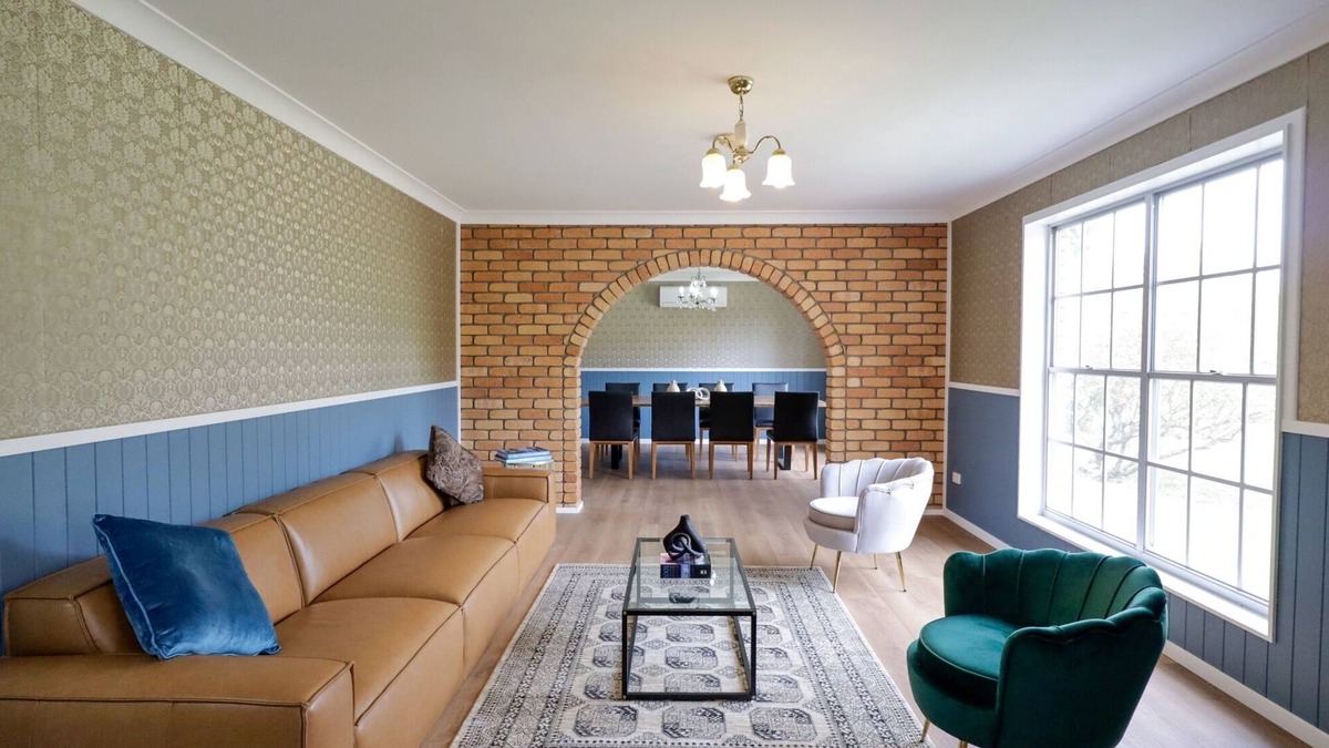 Tenterfield House | Country 4-Bed Homestead with Games Room & Views