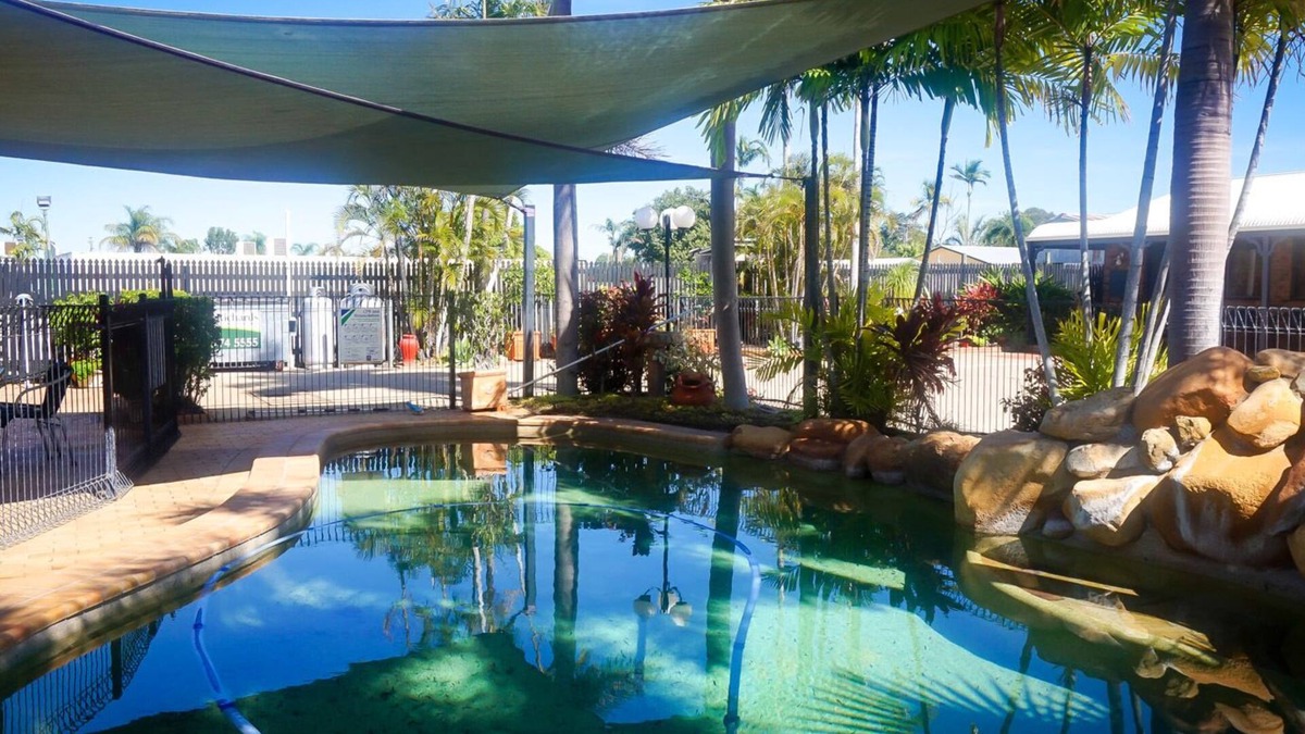 Ayr Hotel | Country Ayr Motel