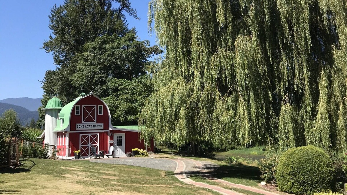 Chilliwack House | Country Barn Home Minutes from the Fraser River and Downtown Chilliwack
