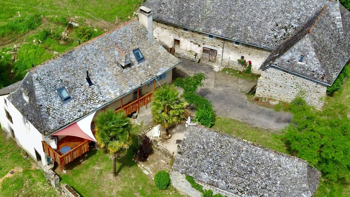 Saint-Hippolyte Bed & Breakfast | Country bed and breakfast farmhouse in the heart of Aveyron in Le Goul valley.
