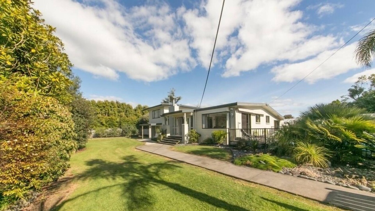 Kumeu House | Country Blooms Lodging