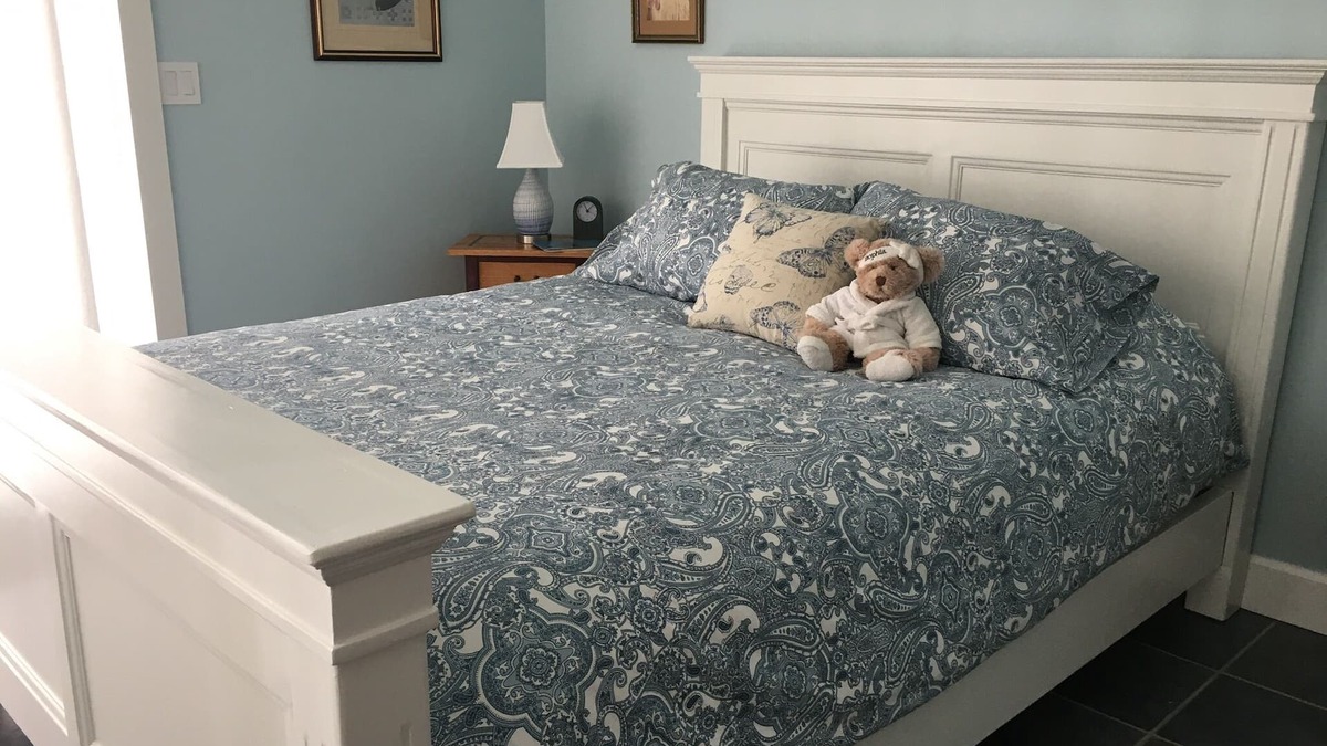 Regional District of Nanaimo Apartment | Country Blue is close to forest trails and beach