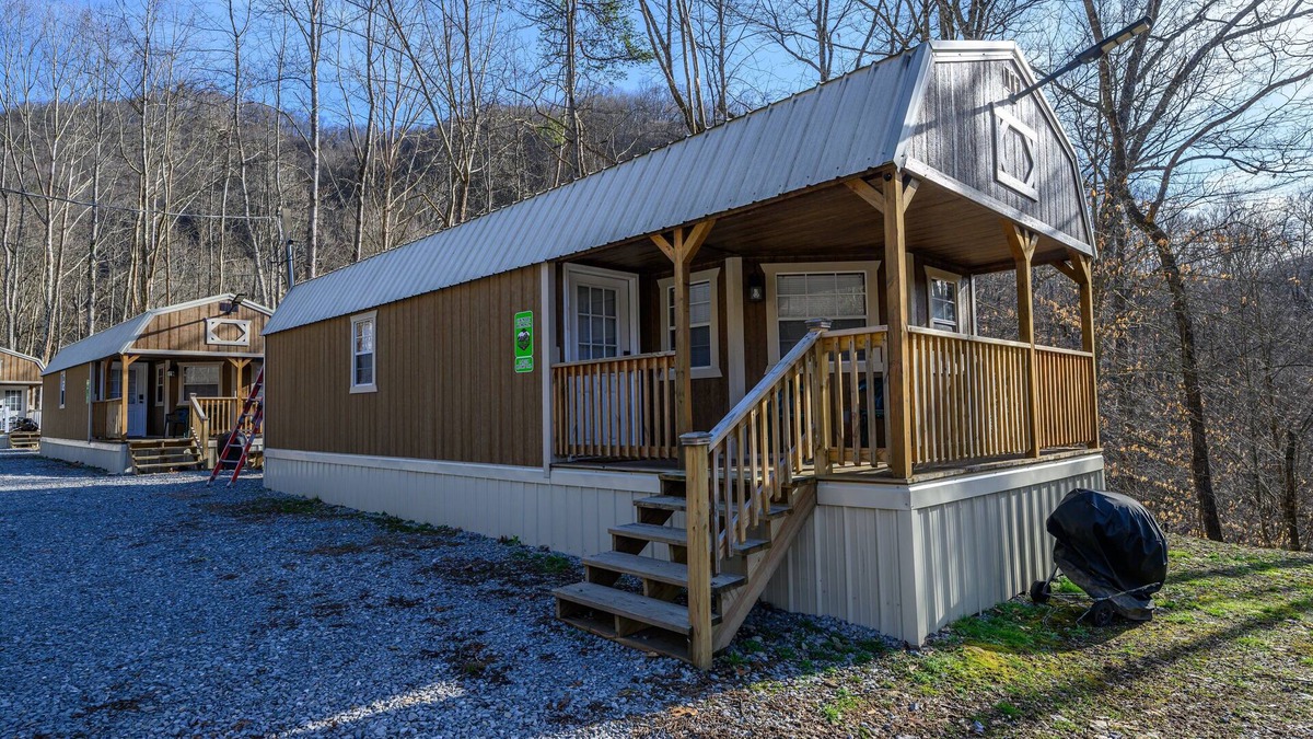Wilkinson Cabin | Country Bumpkin located in the heart of the Northern Hatfield McCoy Trails