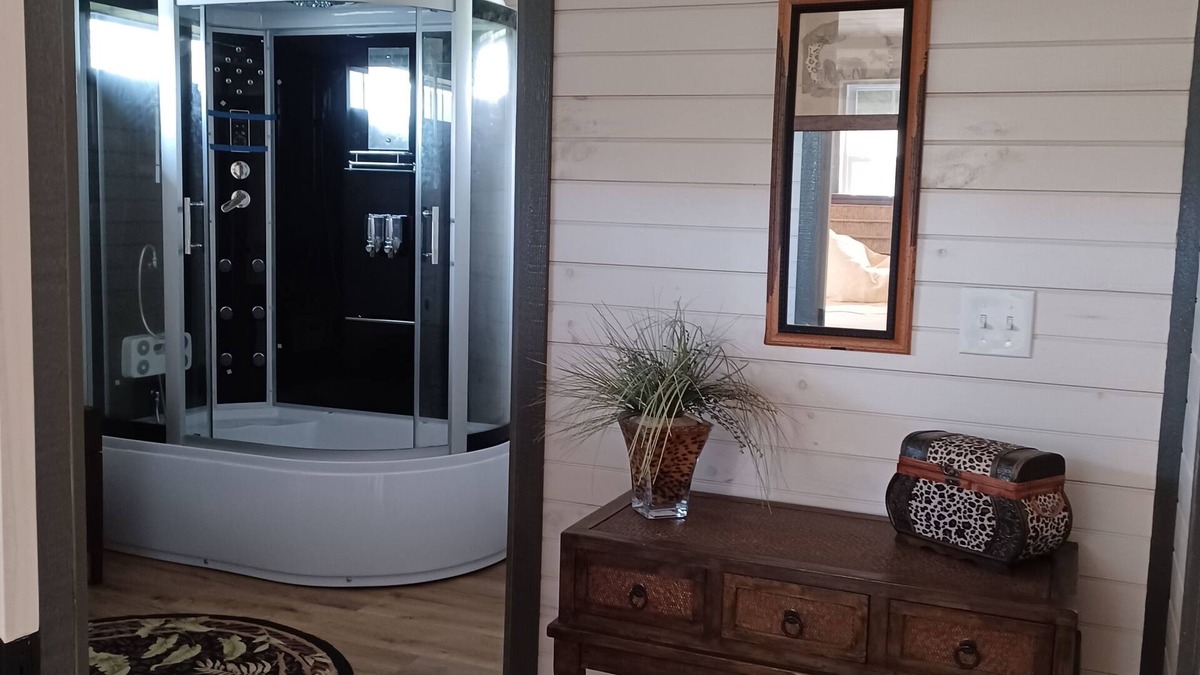 Monkton Cabin | Country cabin in horse country