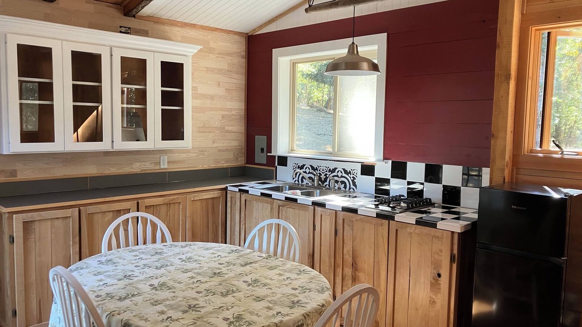 Eugene Cabin | Country cabin just 15 minutes from Hayward. Open for NCAAs and Olympic Trials!