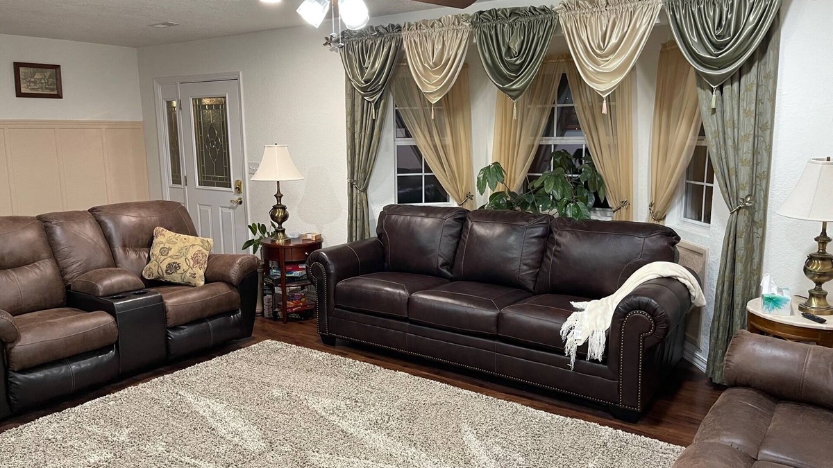 Mountain Grove House | Country Charm! Billiards and Ping Pong Table & Sunroom, Spacious & Sleeps 14!