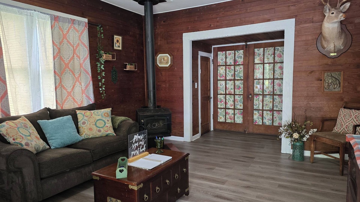Pine Level Other | Country Charm Cottage - 2br Wifi close to interstate!