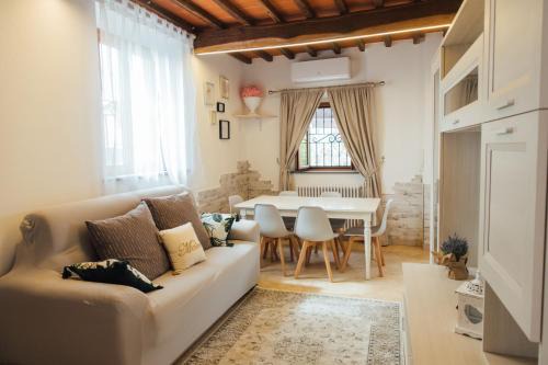 Pistoia House | Country Chic Pistoia-casa in campagna giardino, parking