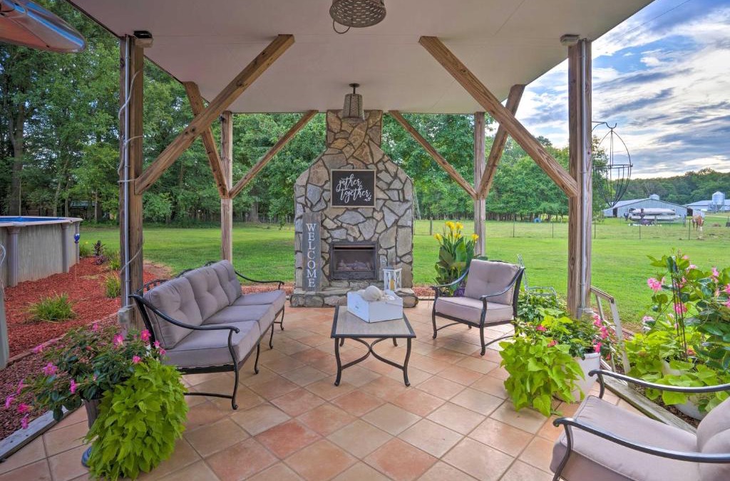 Waxhaw Apartment | Country-Chic Studio with Pool and Stable Access!