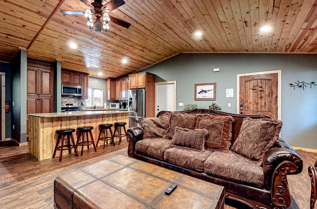 Big Bear City House | Country Club Cabin