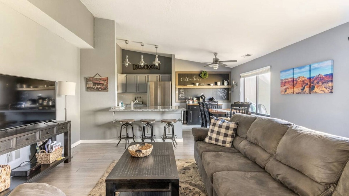 Walnut Meadows Condo | Country Club Condo - King Bed - Coffee Bar - Fireplace
