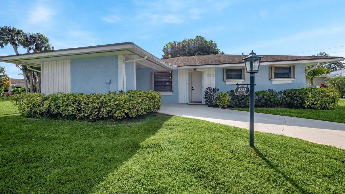 Stuart Villa | Country Club Haven: 3-Mth Villa in Waterfront Community, Pet-Friendly