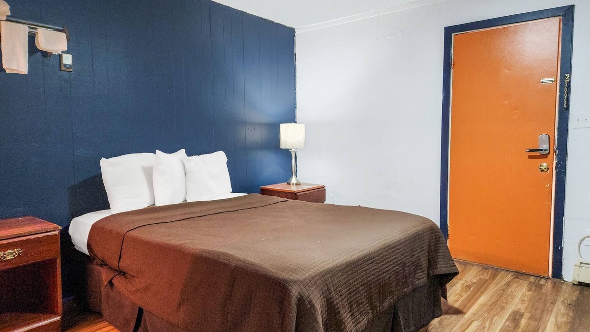 Colby Hotel | Country Club Inn