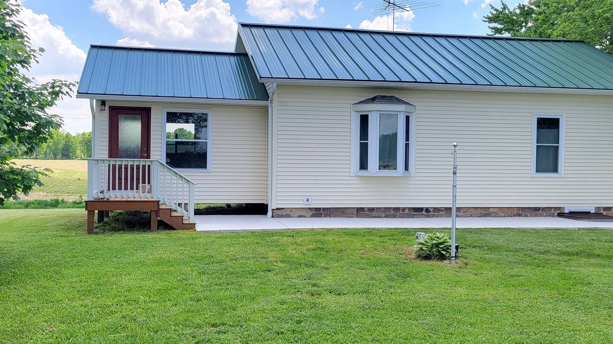 Smyrna House | Country Comfort Home Belding