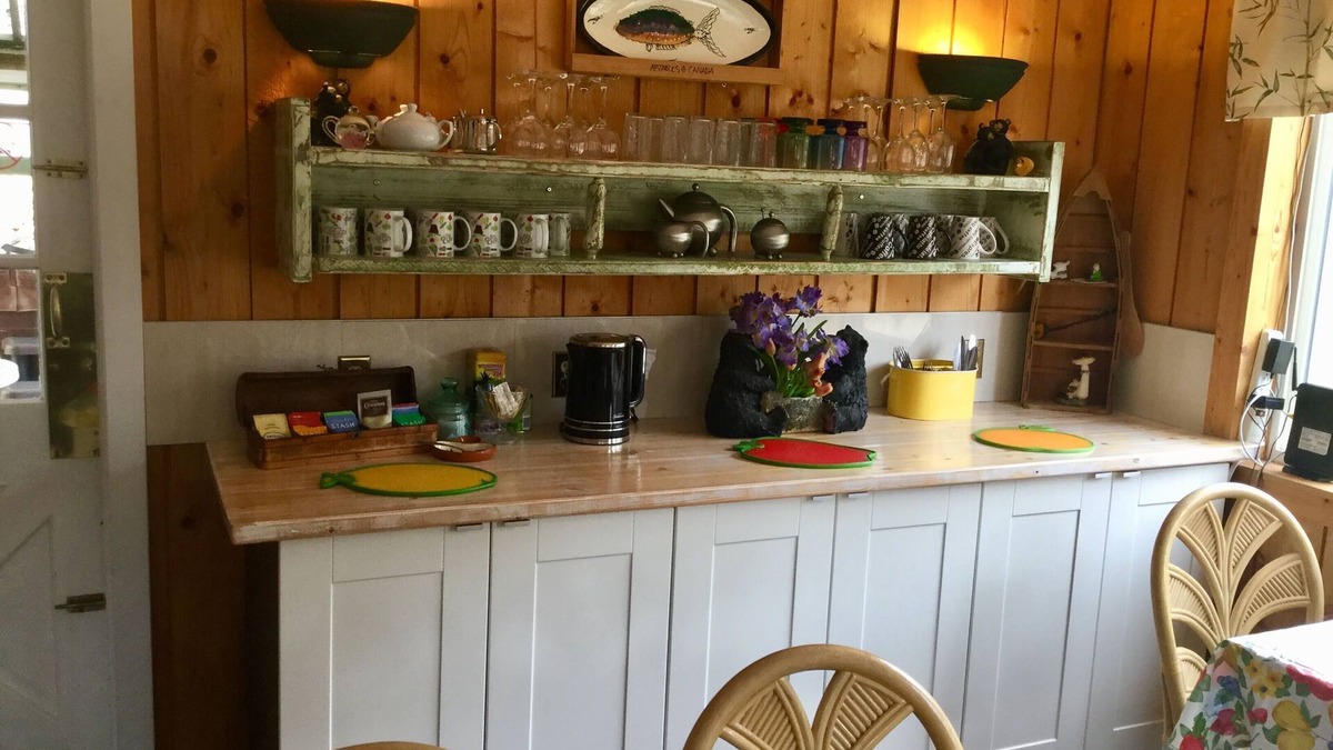 Valemount Cabin | Country Comfort! Rustic Lodge - spacious and well equipped !